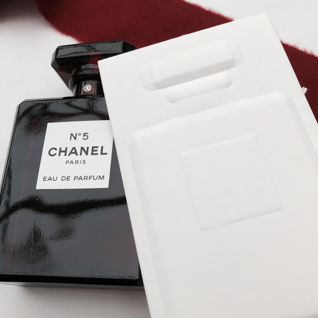 Unboxing Chanel n°5 red edition - ZOË MARCH